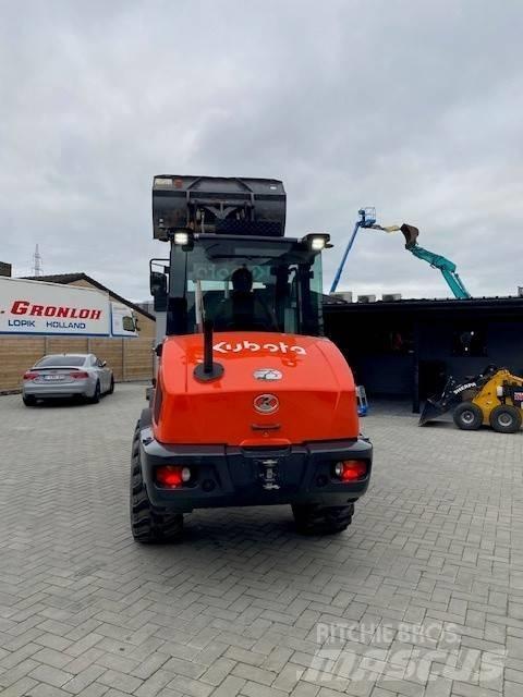 Kubota R 090  휠로우더