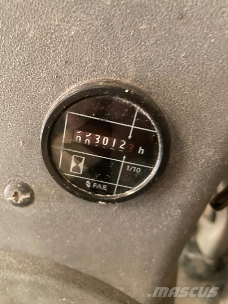 New Holland W 270 B  휠로우더