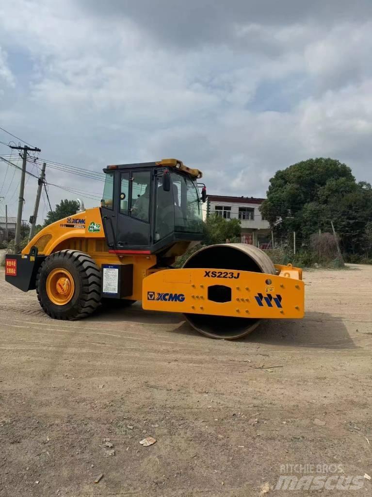 XCMG XS 223 J 싱글 드럼 롤러