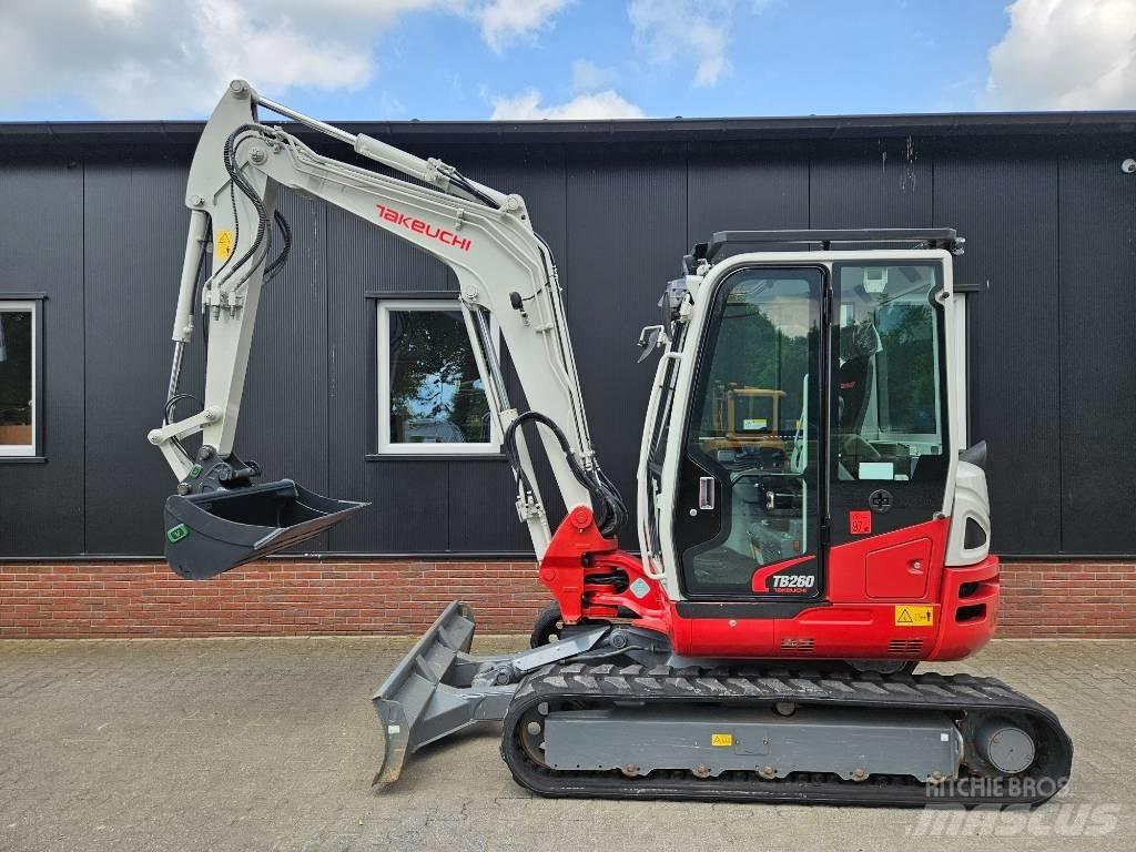 Takeuchi TB 260 소형 굴삭기 7톤 미만