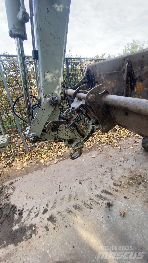 Takeuchi TB 240 소형 굴삭기 7톤 미만