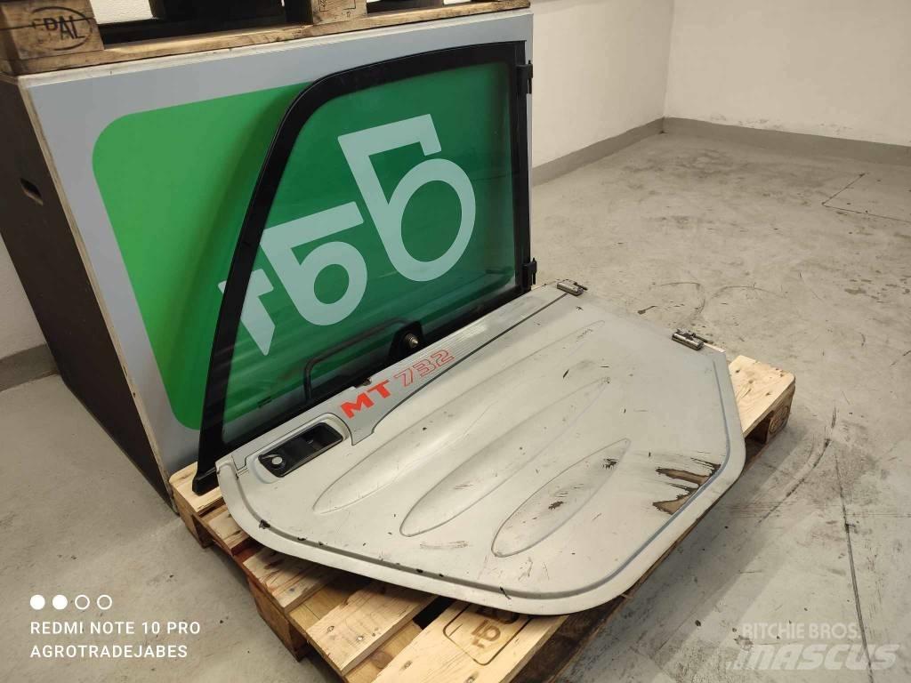 Manitou MT 732 door 캐빈 및 인테리어