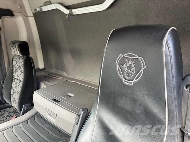 Scania P 370 커튼사이더 트럭