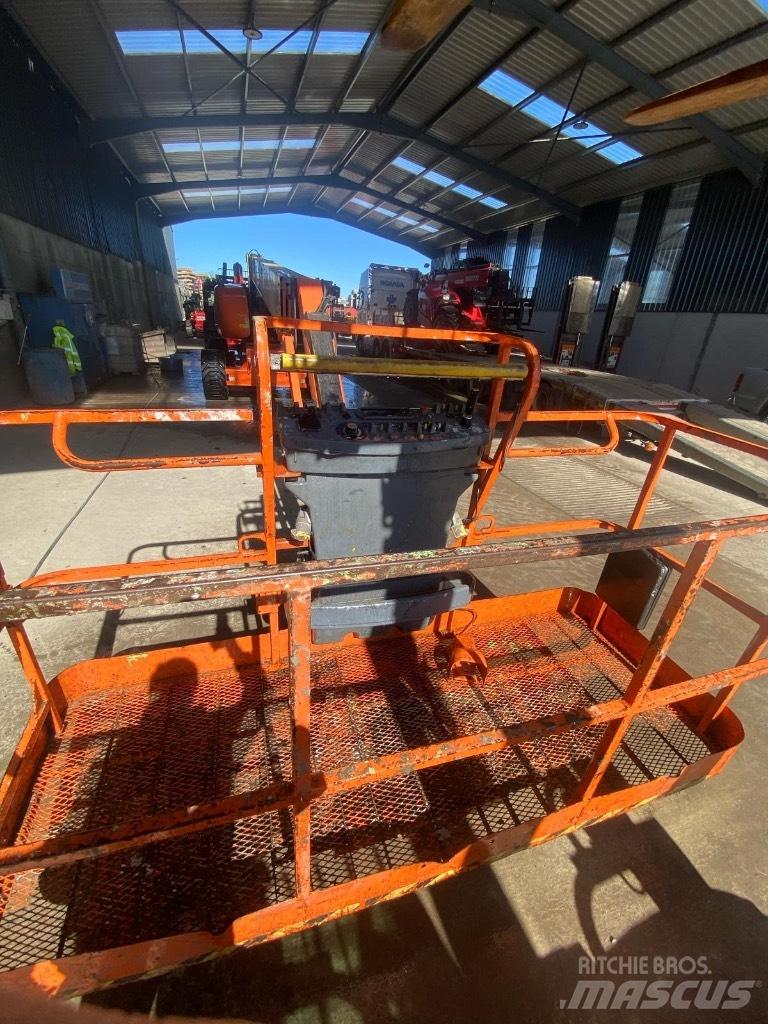 JLG 860 견인식 전동이동 리프트