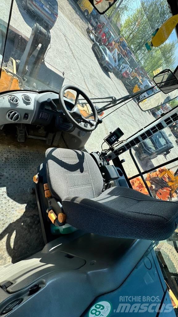Volvo L 90 F  휠로우더