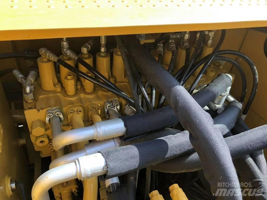 CAT 320D 대형 굴삭기 29톤 이상