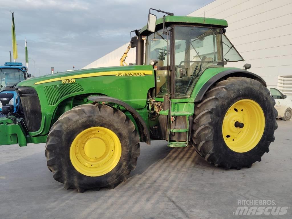 John Deere 8320 트랙터