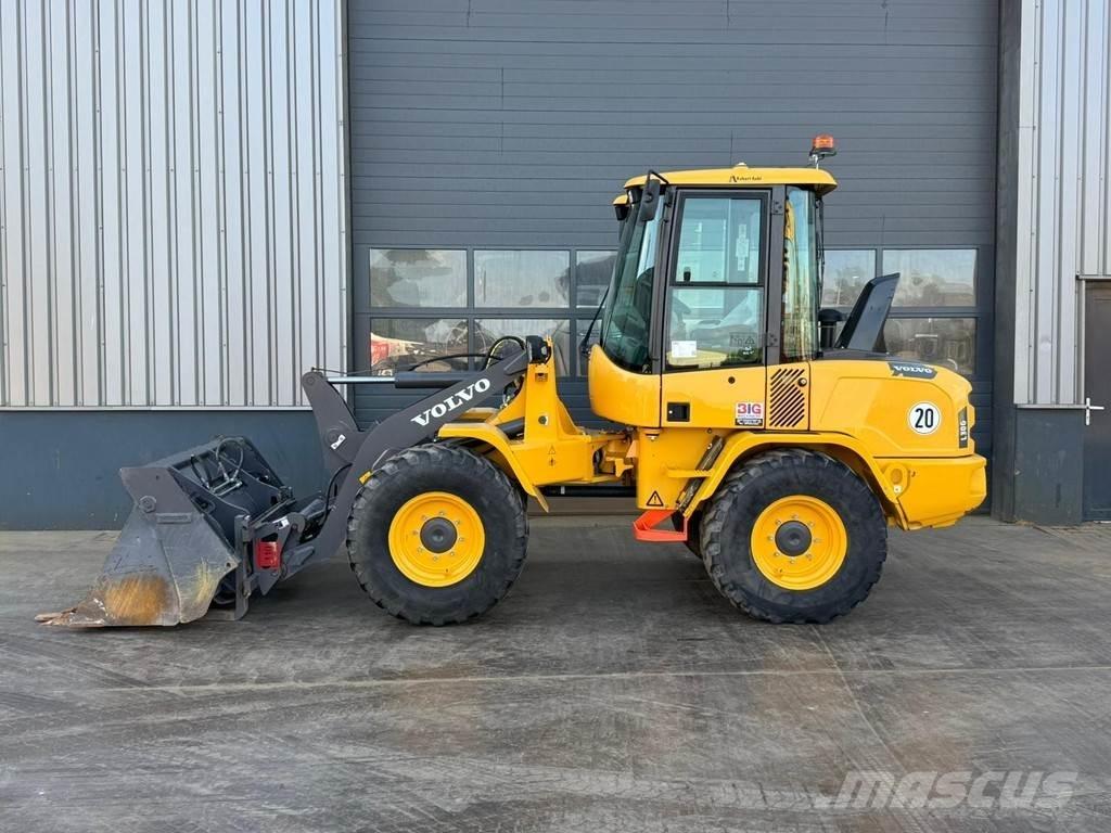 Volvo L30G  휠로우더