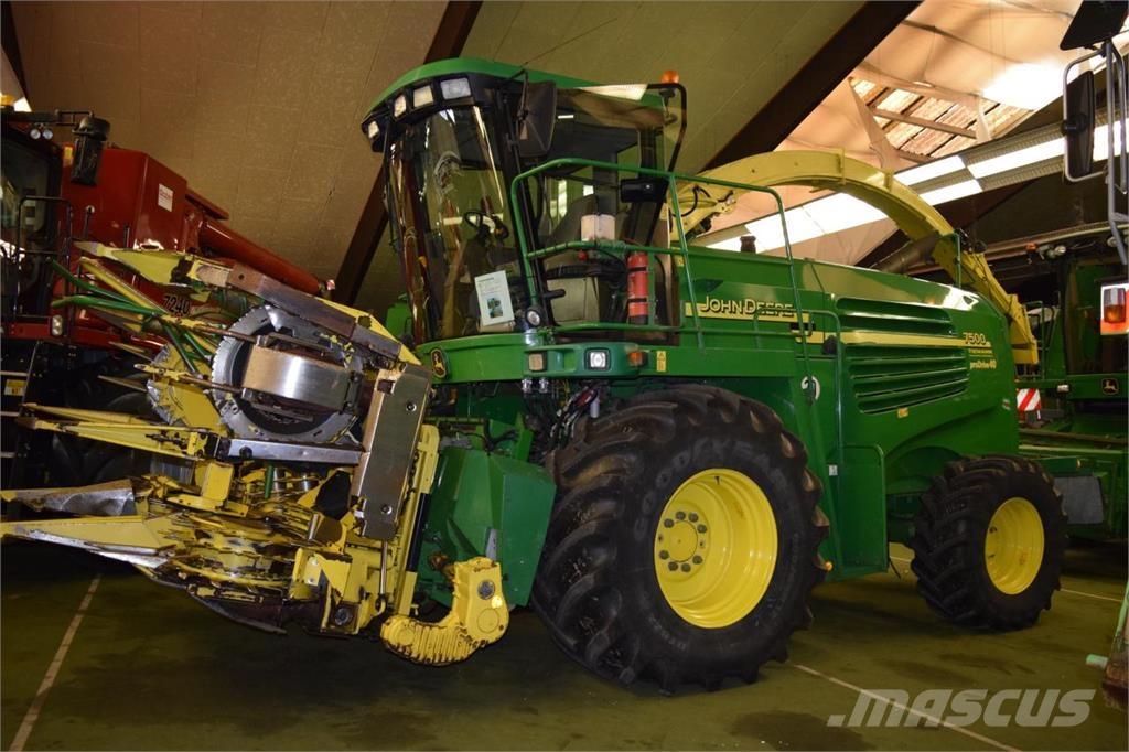 John Deere 7400 자동 초지기계