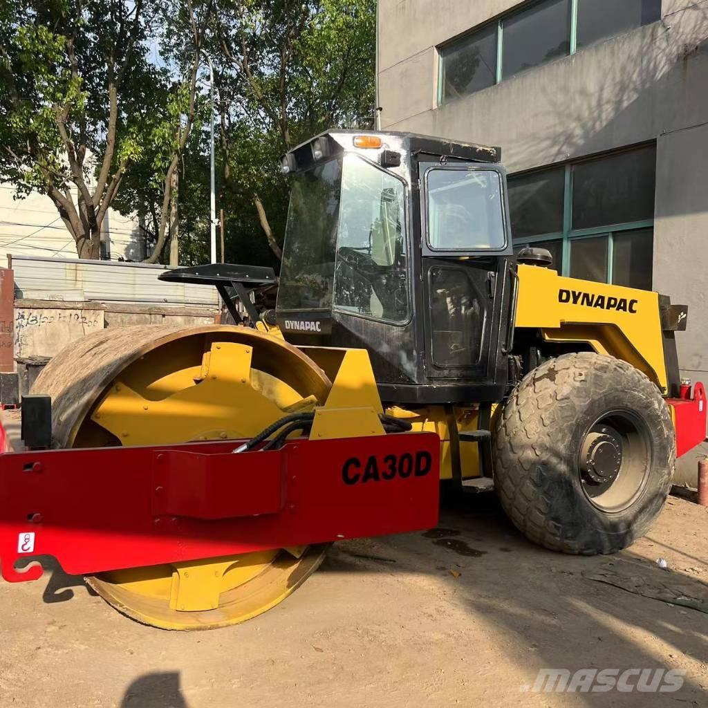 Dynapac CA 30 D 싱글 드럼 롤러