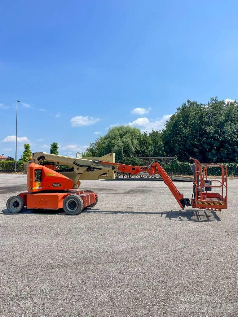JLG E 400 AJP 관절형 전동이동 리프트