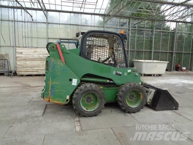 JCB 135 R  스키드로더