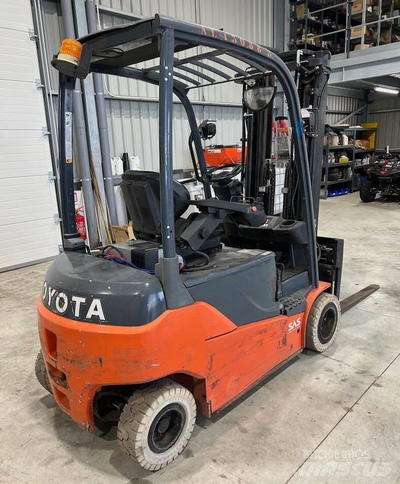 Toyota 8 FBMT 16 전동 지게차