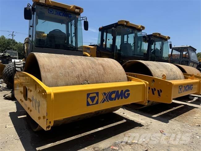 XCMG XS 223 J 싱글 드럼 롤러