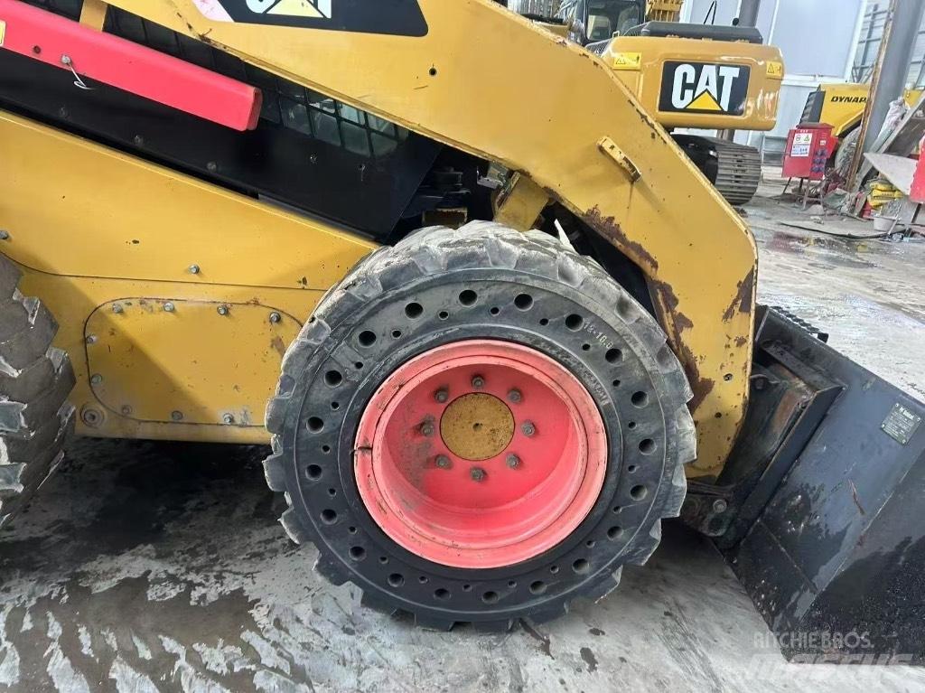 CAT 246 C  스키드로더