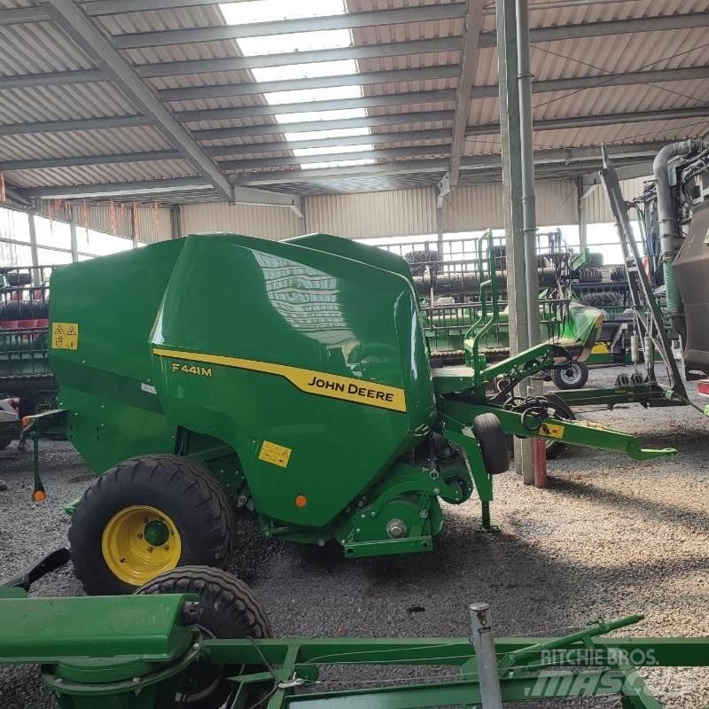 John Deere F441M 원형 곤포기