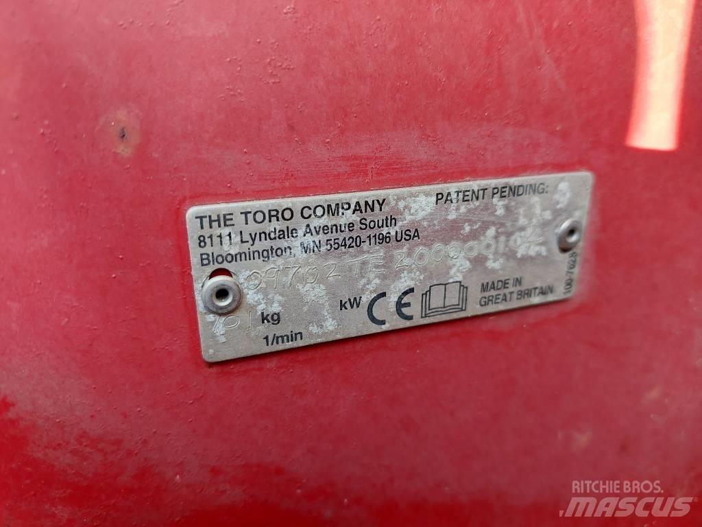 Toro Procore 880 통풍기와 잔디띄개