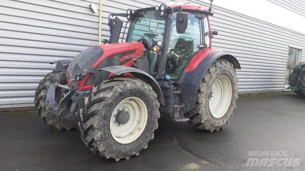 Valtra N 154 트랙터