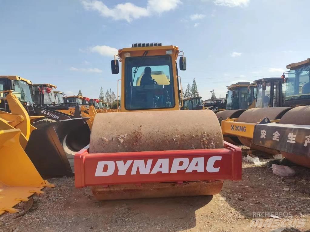 Dynapack CA602D 싱글 드럼 롤러