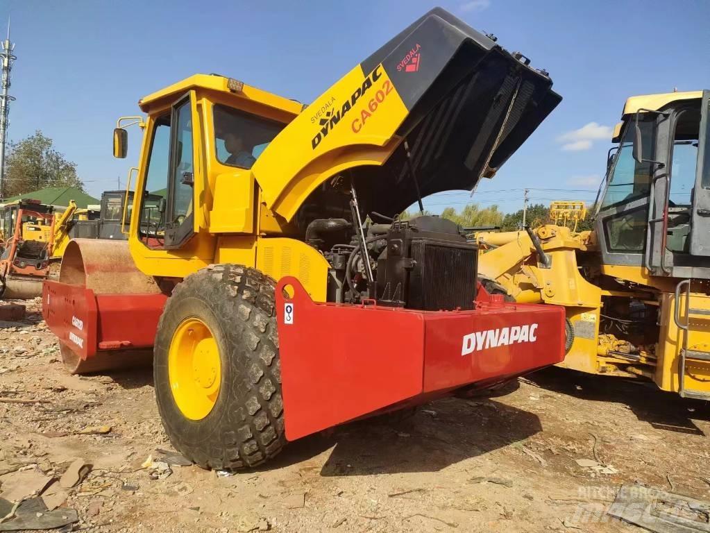 Dynapack CA602D 싱글 드럼 롤러