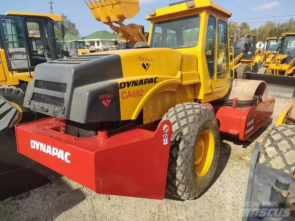 Dynapack CA602D 싱글 드럼 롤러