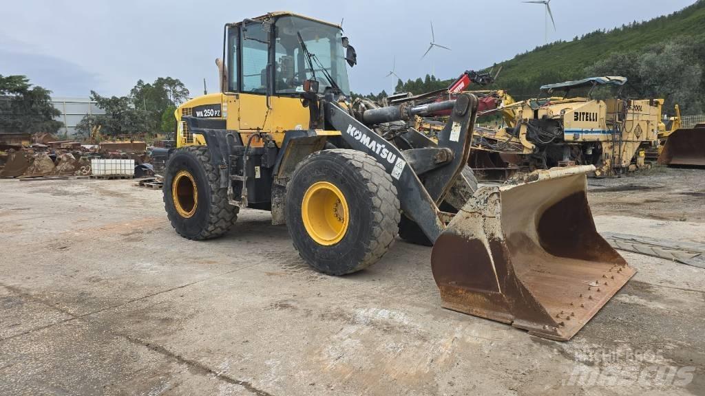Komatsu WA 250  휠로우더