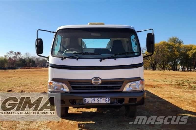 Hino 300 Roll Back 기타 트럭