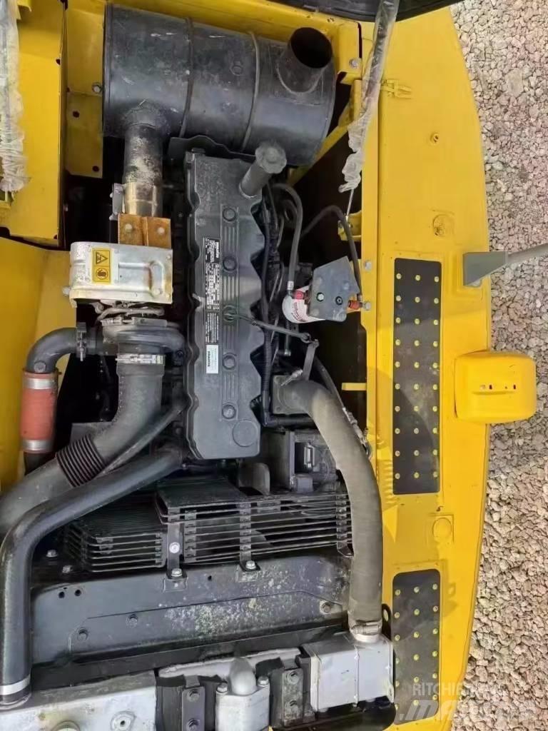 Komatsu PC 200 대형 굴삭기 29톤 이상