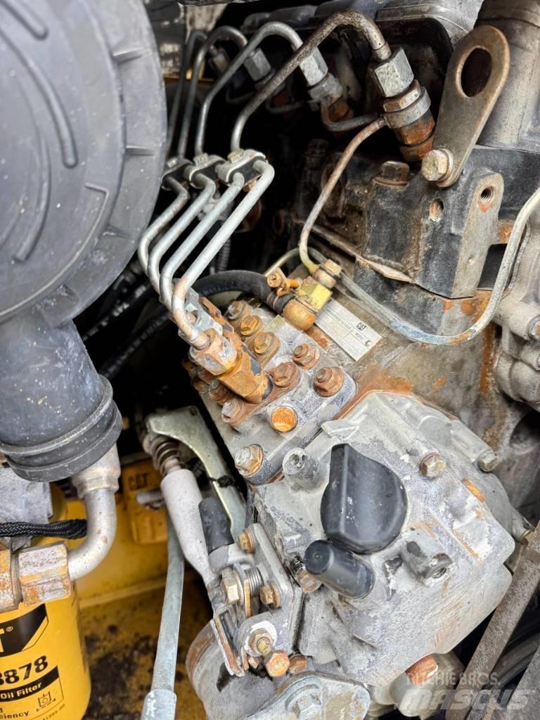 CAT 216 B 3  스키드로더