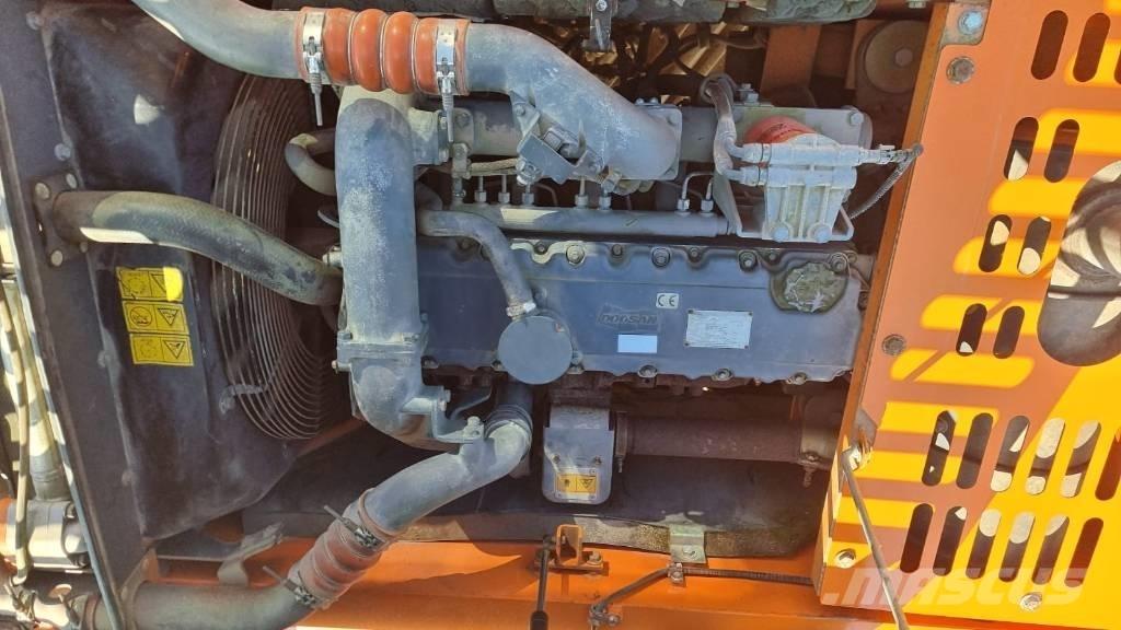 Doosan DX 225 대형 굴삭기 29톤 이상