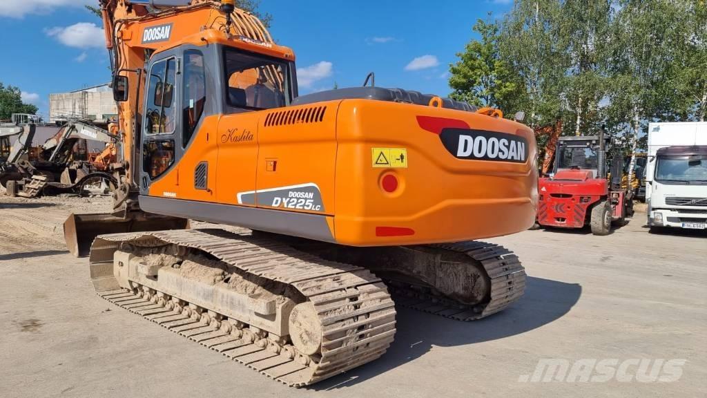 Doosan DX 225 대형 굴삭기 29톤 이상