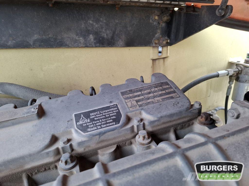 JLG 680S 견인식 전동이동 리프트