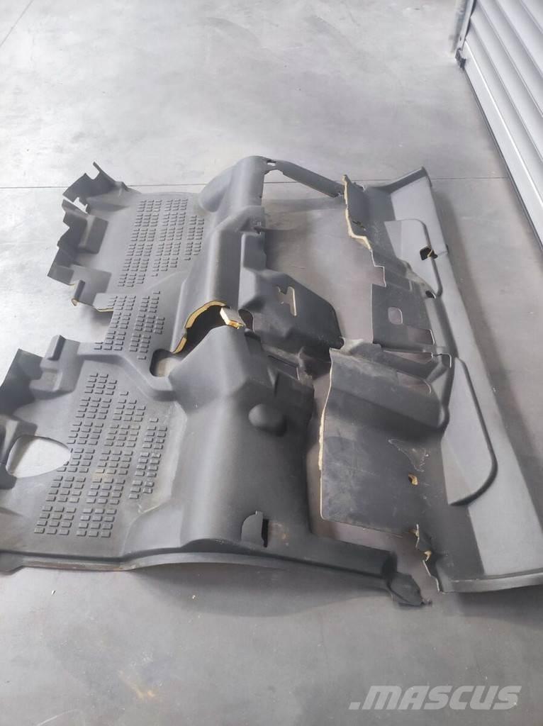 Nissan Floor Mat 캐빈 및 인테리어