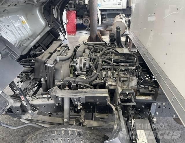 Isuzu NPR 탑차 트럭