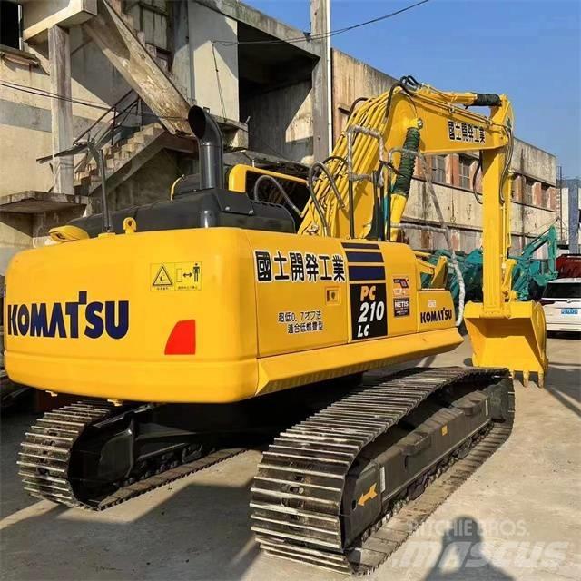 Komatsu PC 210 대형 굴삭기 29톤 이상