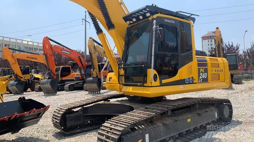 Komatsu PC 240 대형 굴삭기 29톤 이상