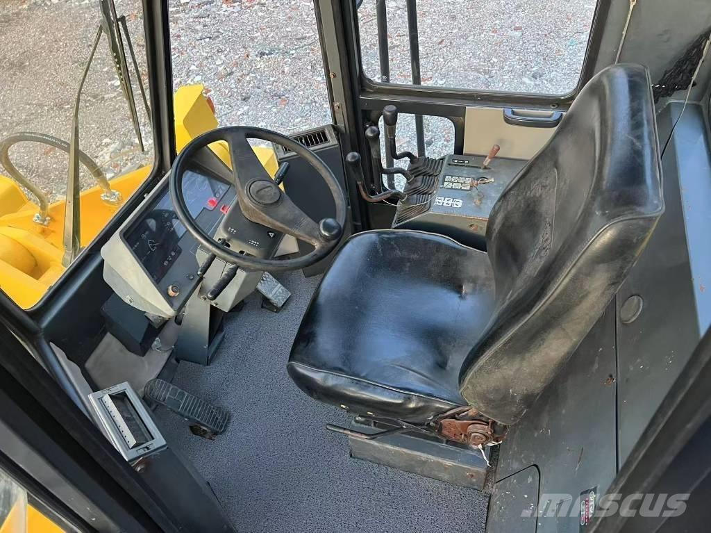 Komatsu WA 320-3  휠로우더