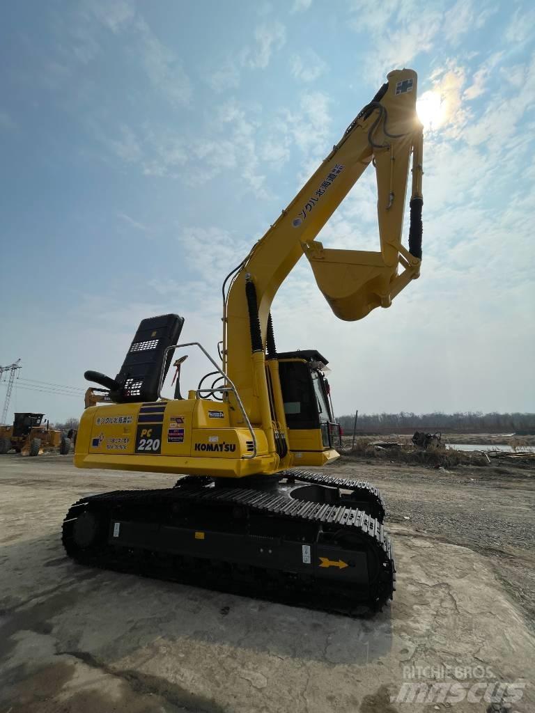 Komatsu PC 220 대형 굴삭기 29톤 이상