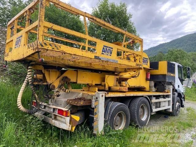 Iveco TRAKKER 크레인 트럭