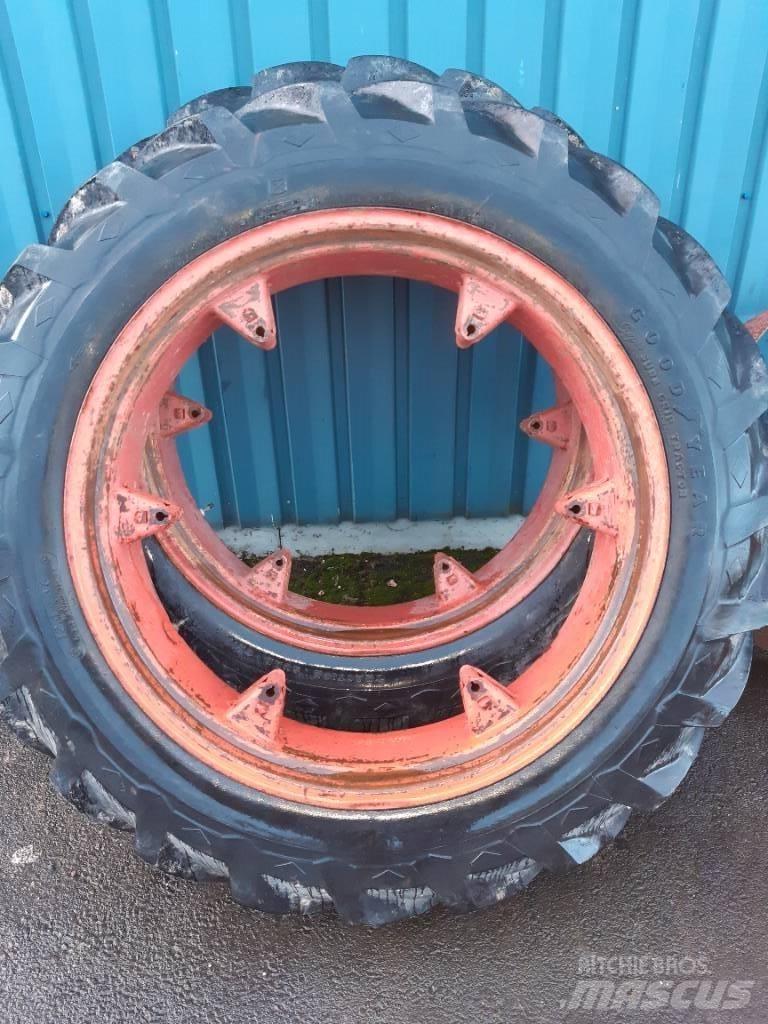 Goodyear 12.4-36 타이어, 휠 및 림