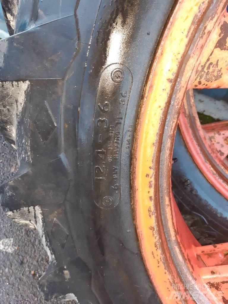 Goodyear 12.4-36 타이어, 휠 및 림