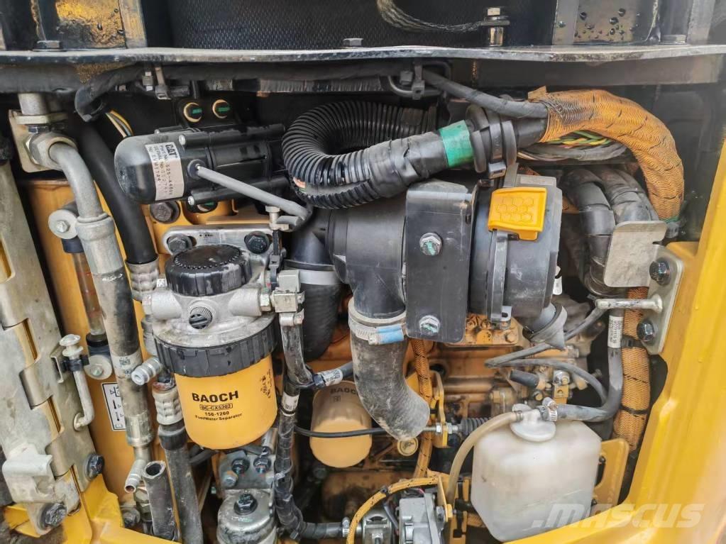 CAT 302 CR 소형 굴삭기 7톤 미만