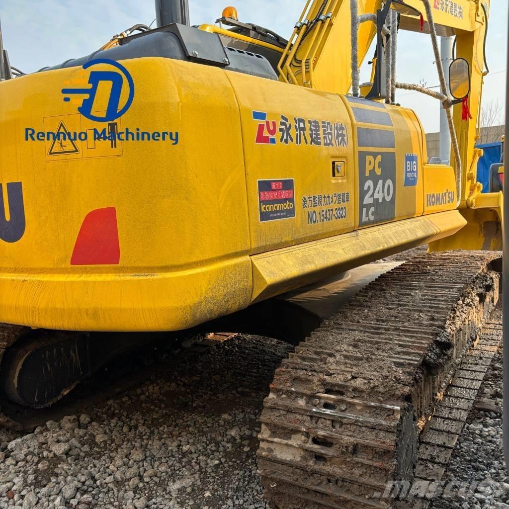 Komatsu PC 240 대형 굴삭기 29톤 이상
