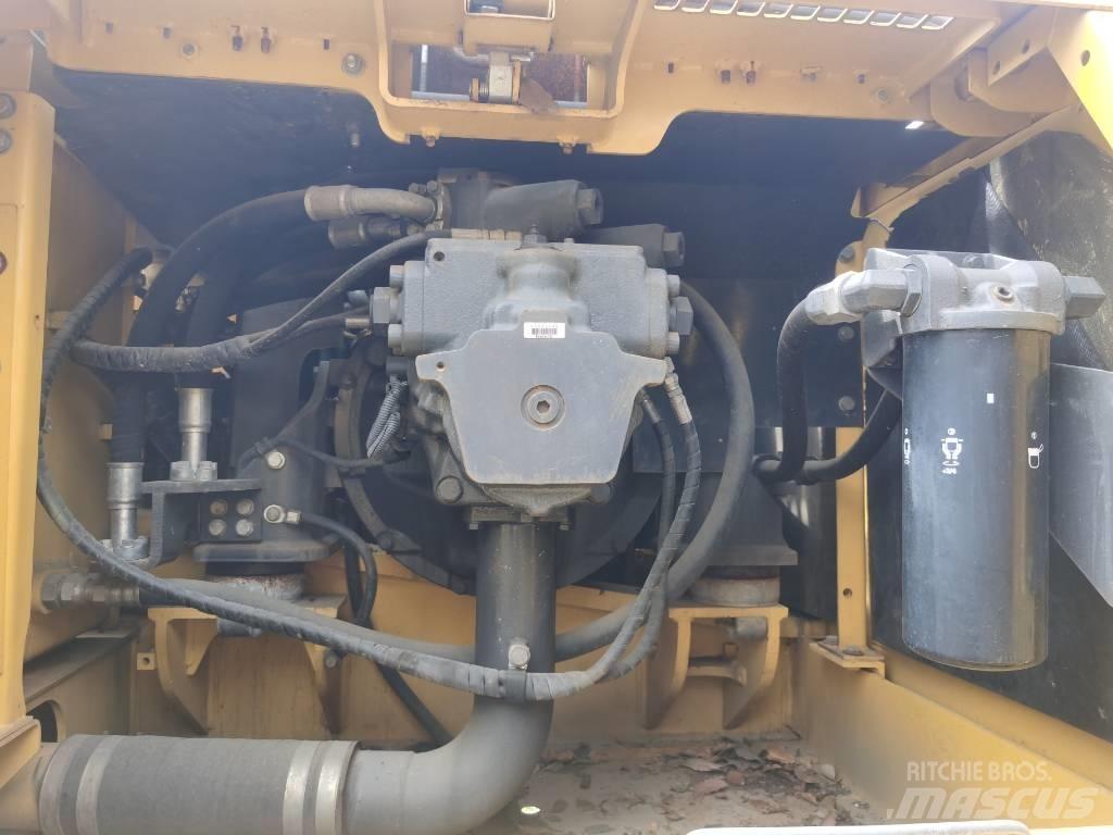 Komatsu PC 350-7 대형 굴삭기 29톤 이상