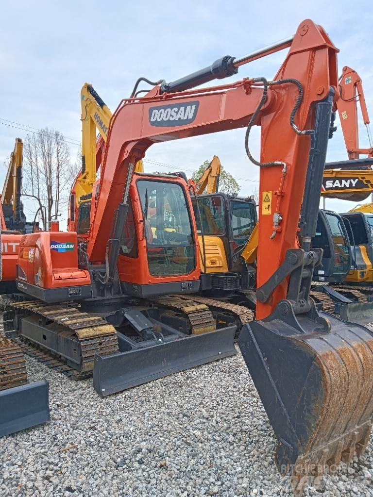 Doosan DX 75 소형 굴삭기 7톤 미만