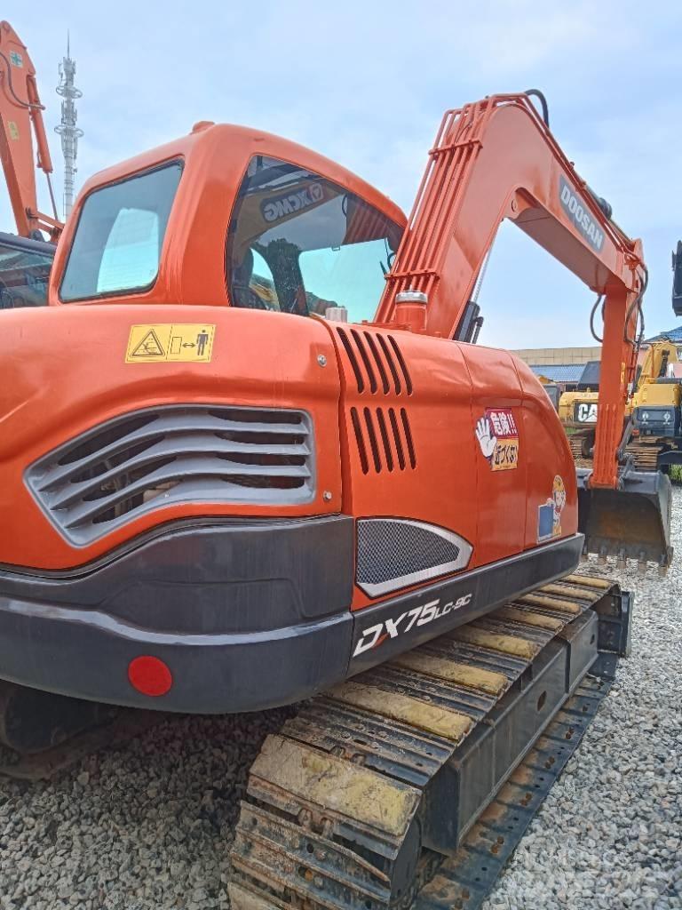 Doosan DX 75 소형 굴삭기 7톤 미만