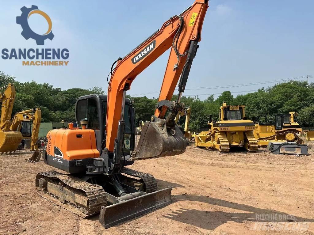 Doosan DX 60 소형 굴삭기 7톤 미만