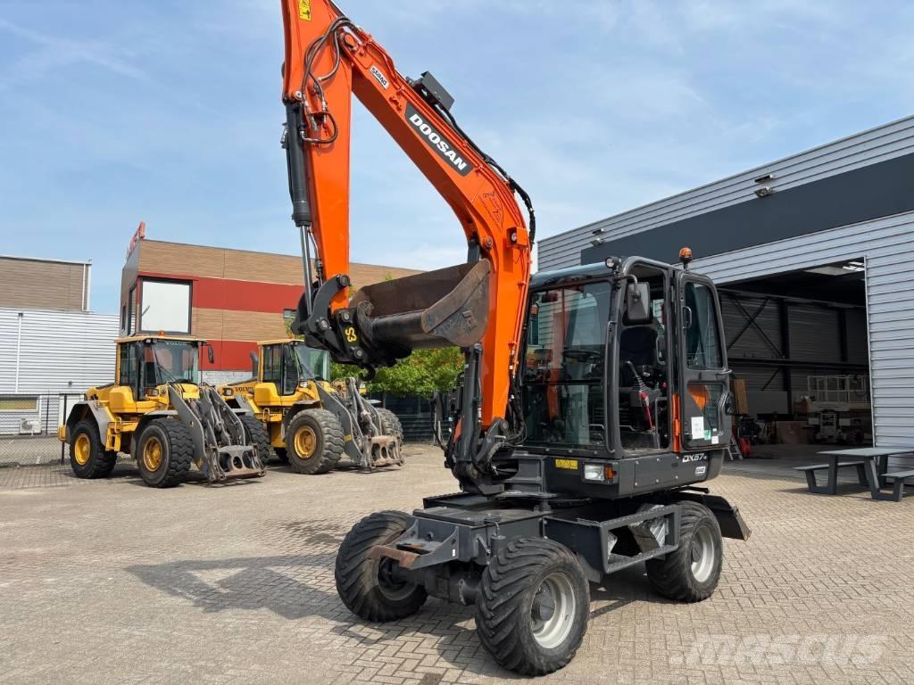 Doosan DX 57  휠 굴삭기
