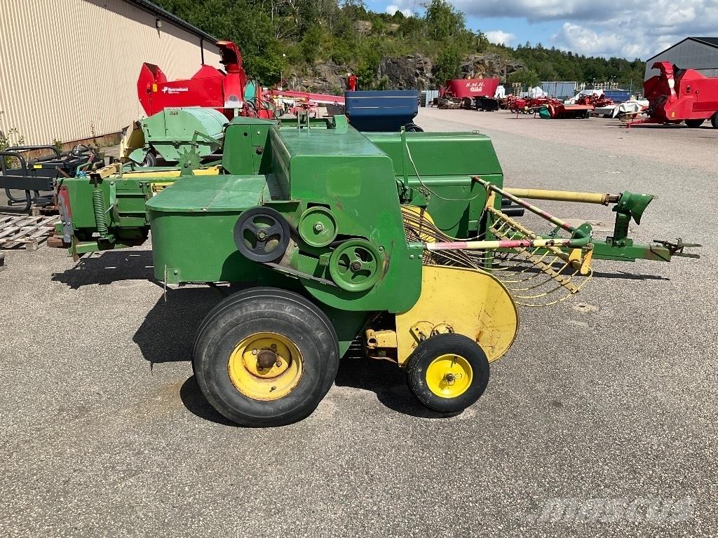 John Deere 440 각형 곤포기