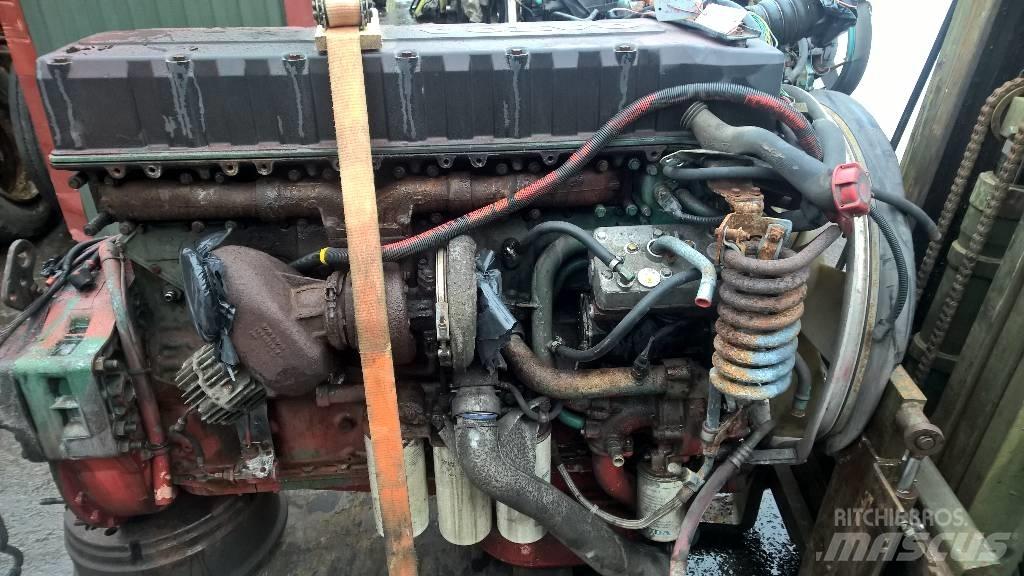 Volvo D12 엔진